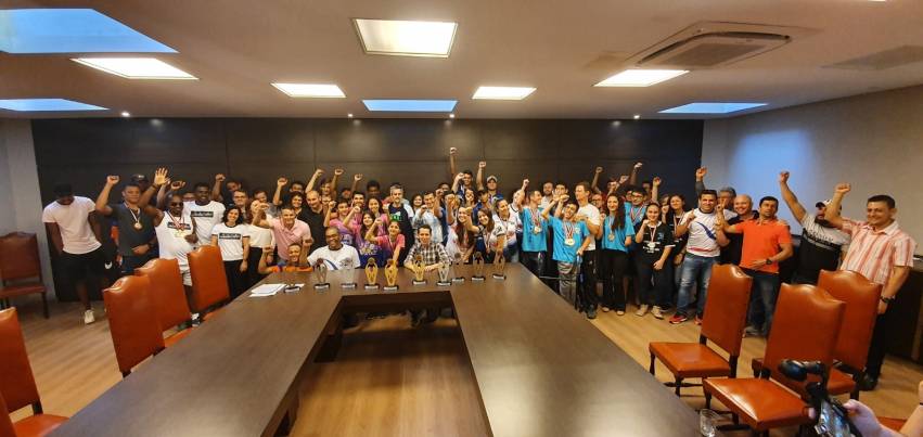 Prefeito homenageia técnicos e atletas por participação nos Jogos Regionais