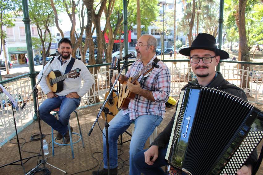 11º Festival Caipira - Sábado na Praça - Show com Osni Ribeiro e Trio - FOTOS