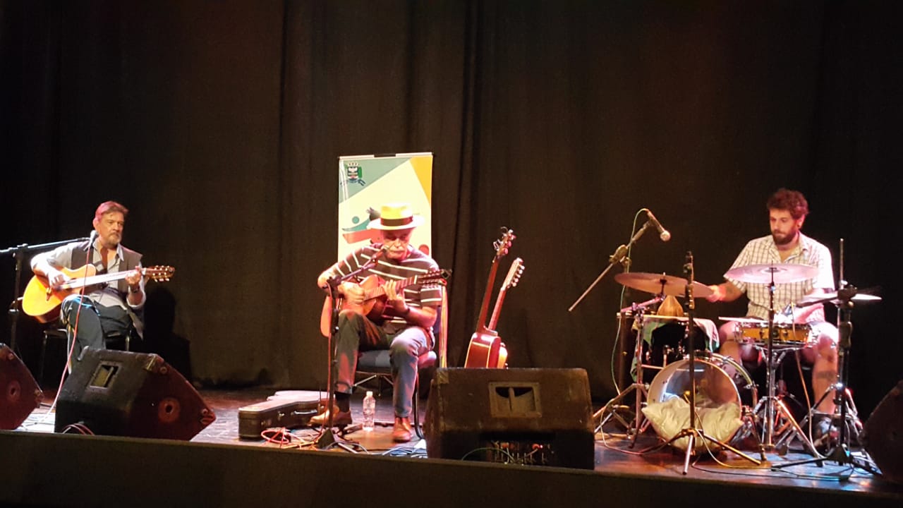 8º Festival Literário de Jahu: Show com o Violeiro Passoca