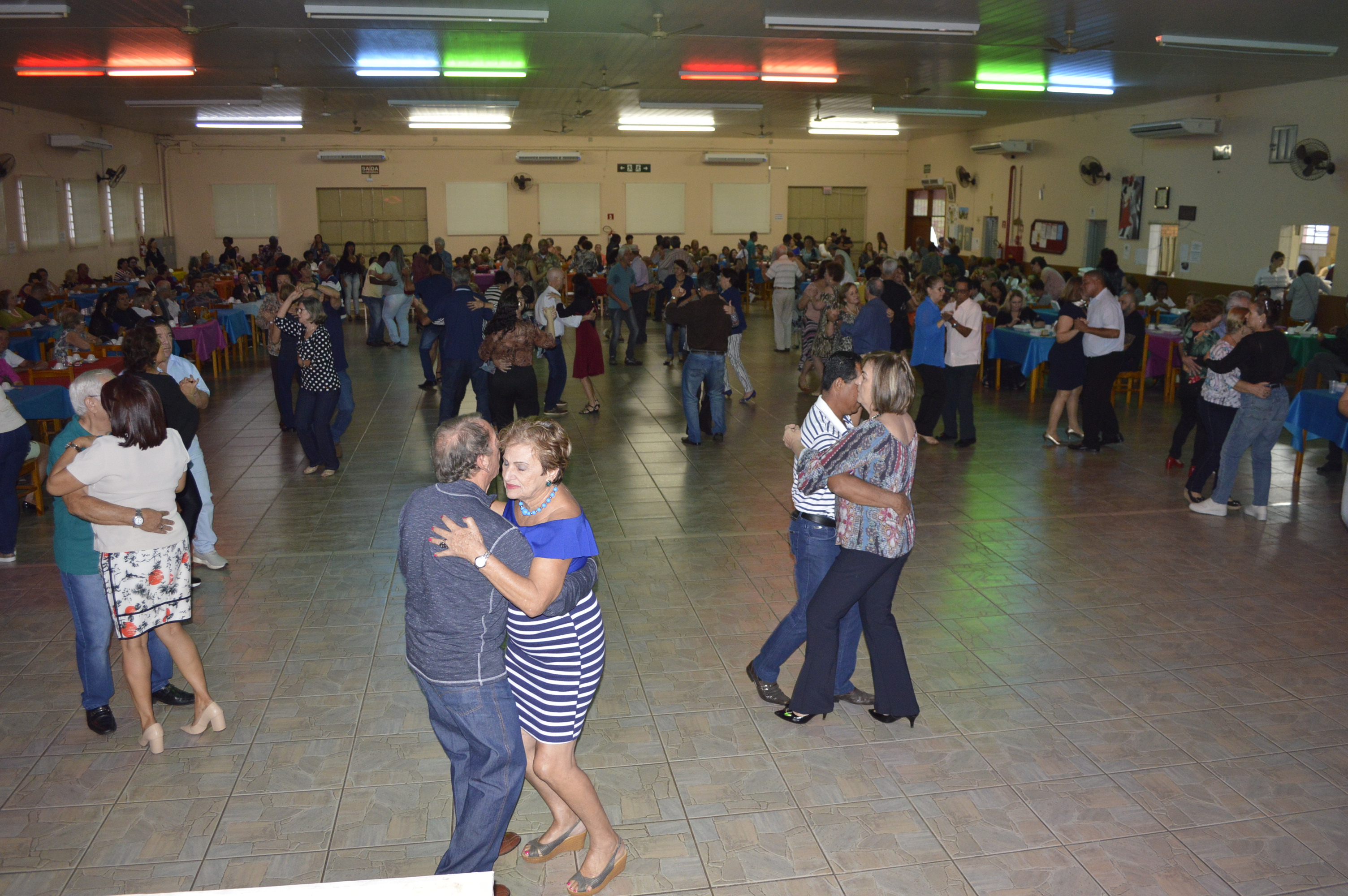 Fundo Social de Solidariedade realiza Semana do Idoso: Chá Dançante - FOTOS
