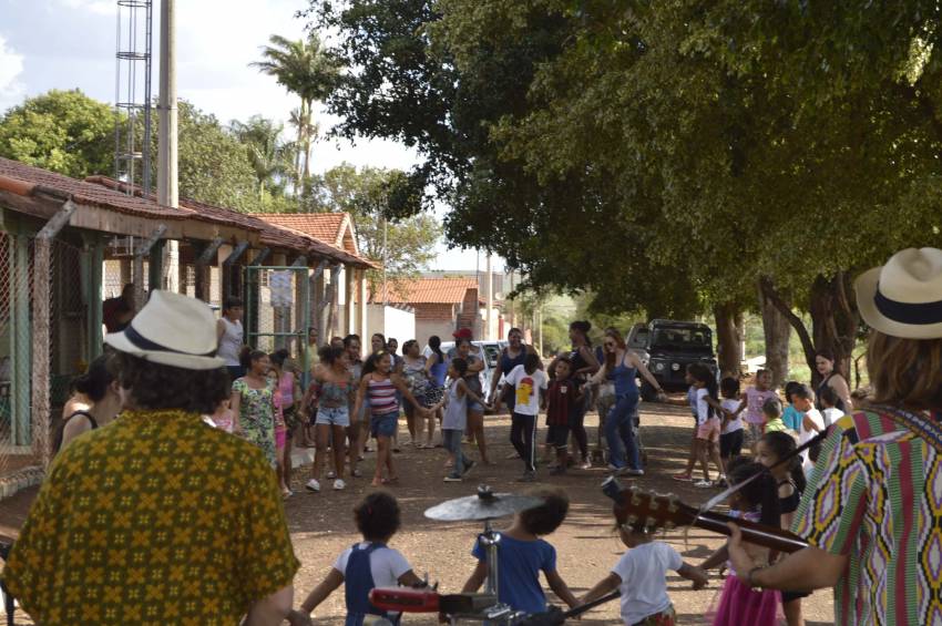 Apresentação do grupo Fuzarca - 11/10 - Dia das Crianças - Vila Ribeiro