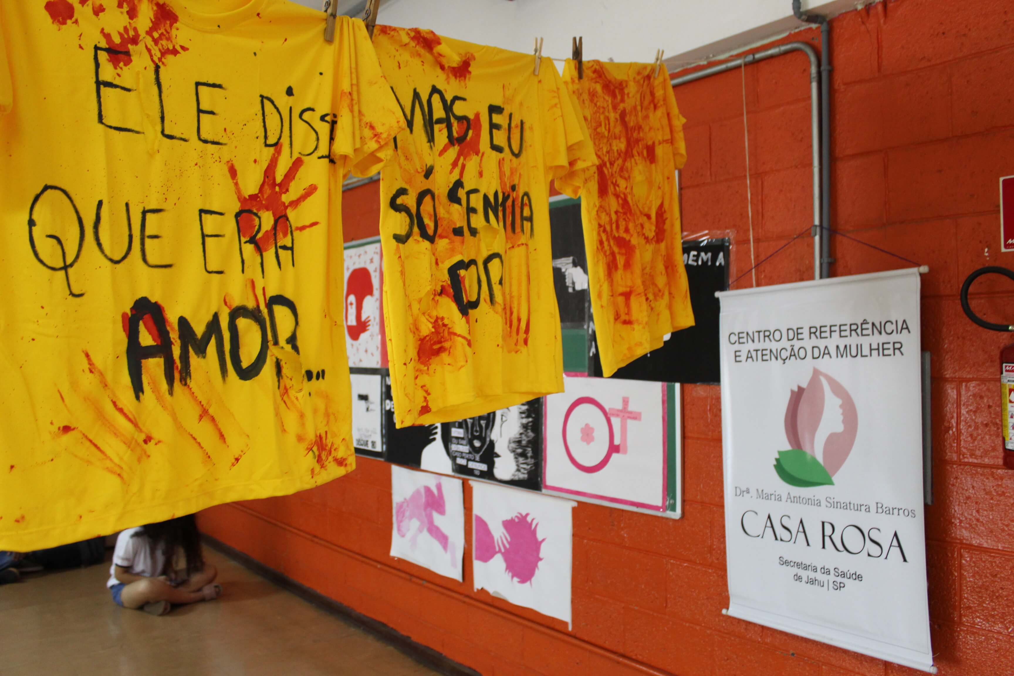 Exposição fotográfica chama atenção para da sociedade para números de feminicídios no Brasil