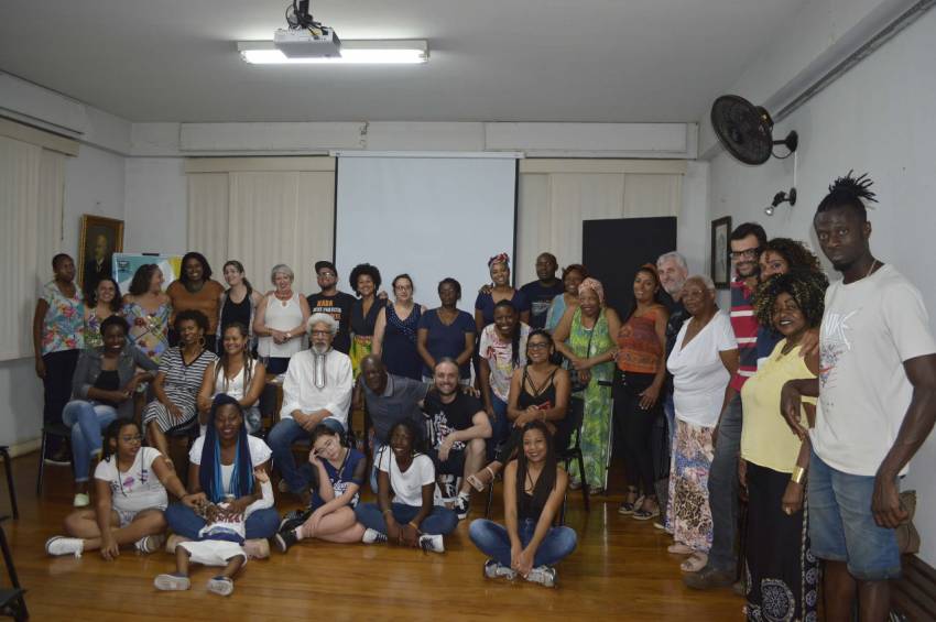 Palestra com Professora Meire Jordão e Roque Ferreira (jornalista e ferroviário de Bauru) Tema: Denunciando o racismo institucional no espaço escolar - FOTOS