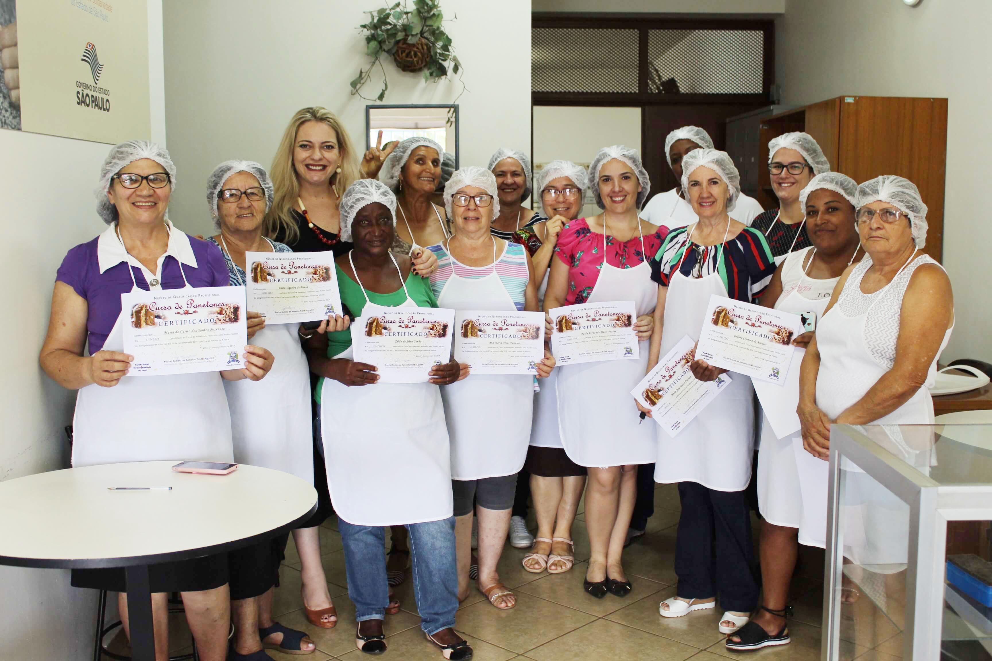 Fundo Social de Solidariedade: 1ª turma do Curso de Panetones - FOTOS