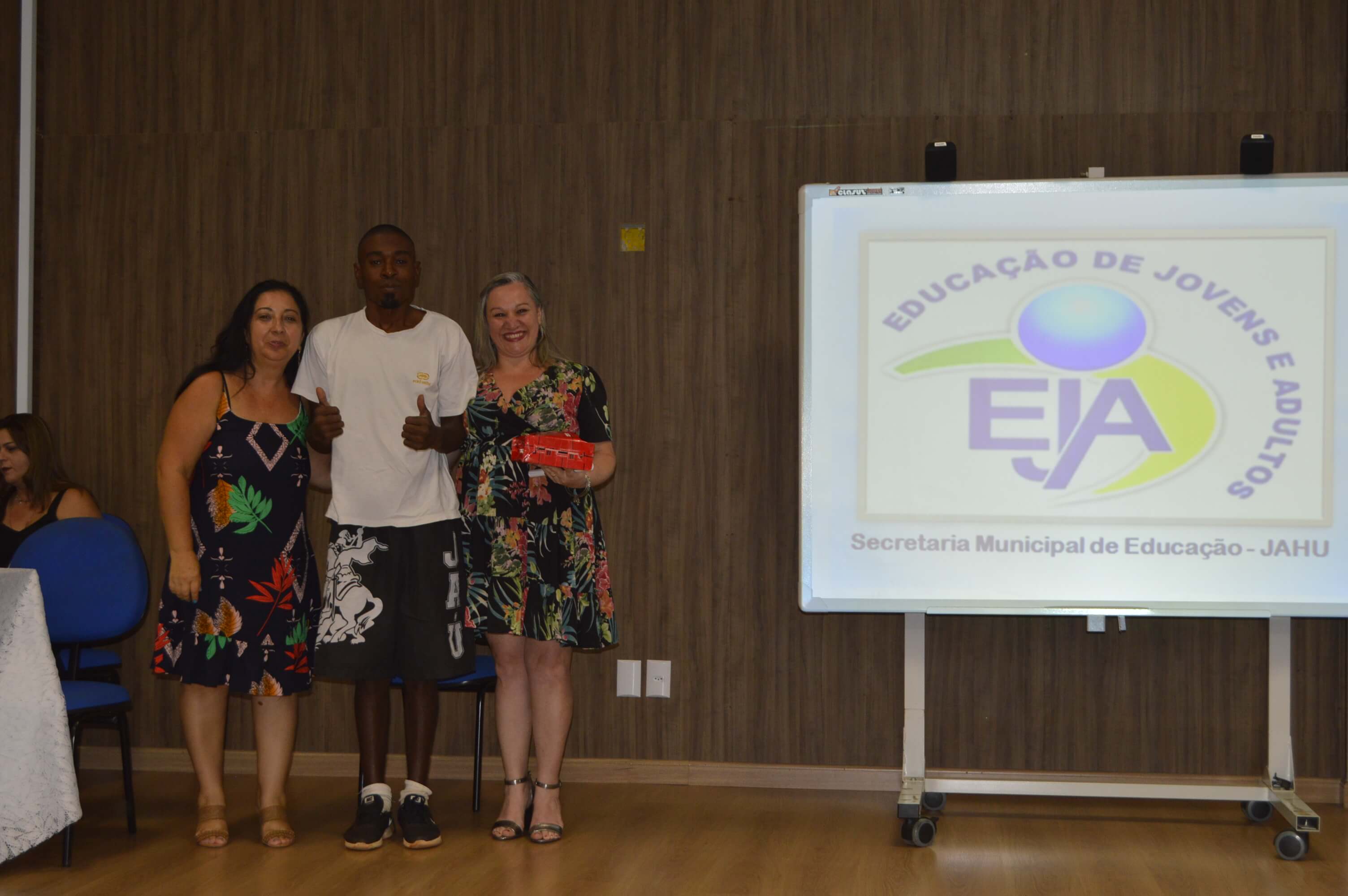 Formatura de 60 alunos da Educação de Jovens e Adultos - FOTOS