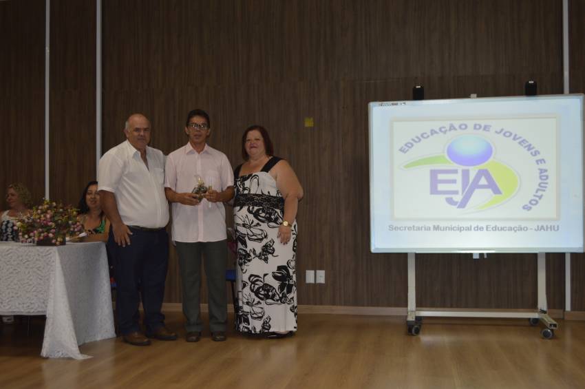 Formatura de 60 alunos da Educação de Jovens e Adultos - FOTOS