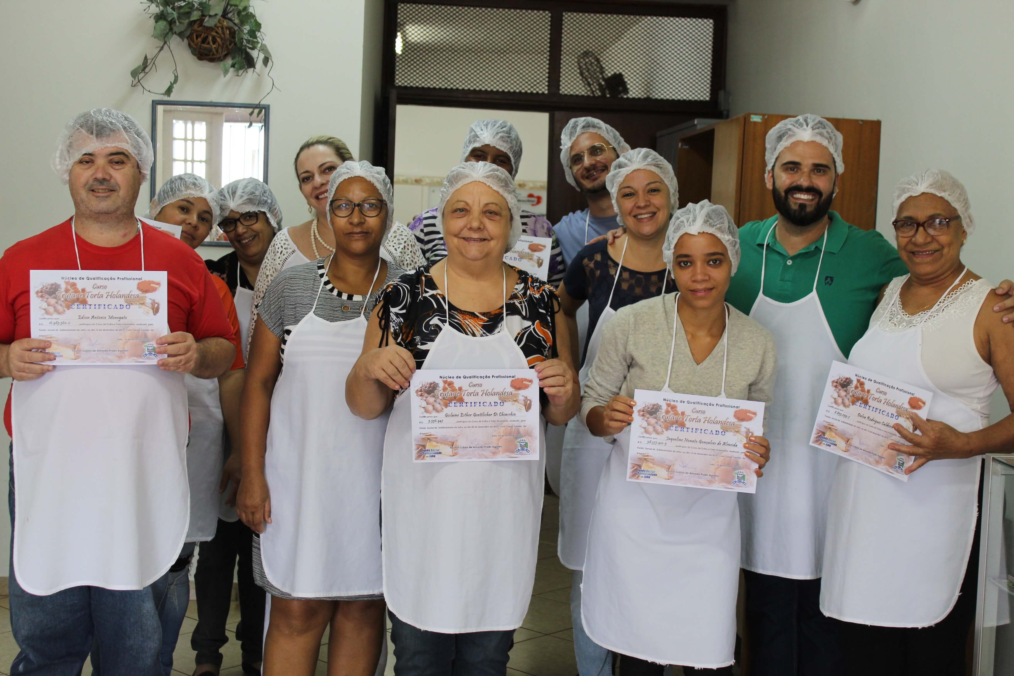 Fundo Social de Solidariedade realiza curso de Trufas e Torta Holandesa - FOTOS 4ª turma
