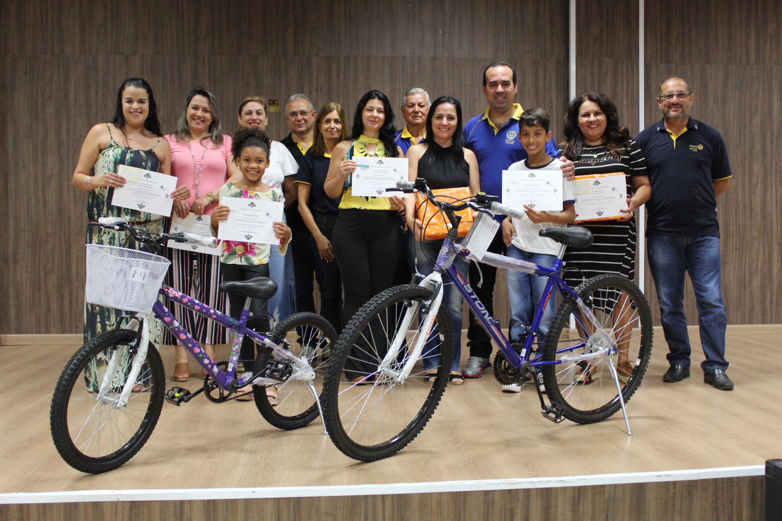 Secretaria de Educação e Rotary Leste premiam vencedores da campanha de arrecadação de óleo de cozinha usado e de lacres de latas de bebidas