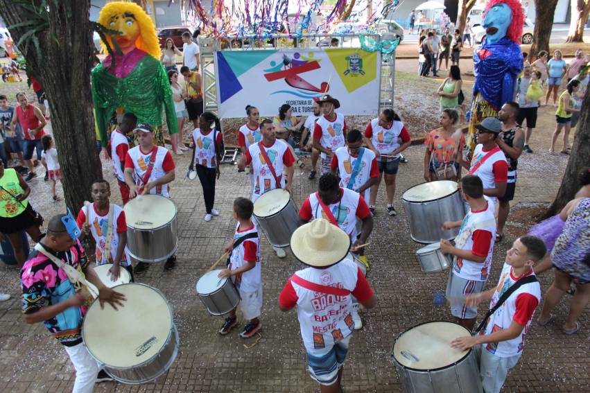 Carnaval JAÚ FOLIA 2020: 23/02 - Domingo - Matinê na Praça da República com Capoeira Bantus e Bloco Primavera a noite show com a Pop Band Show - FOTOS
