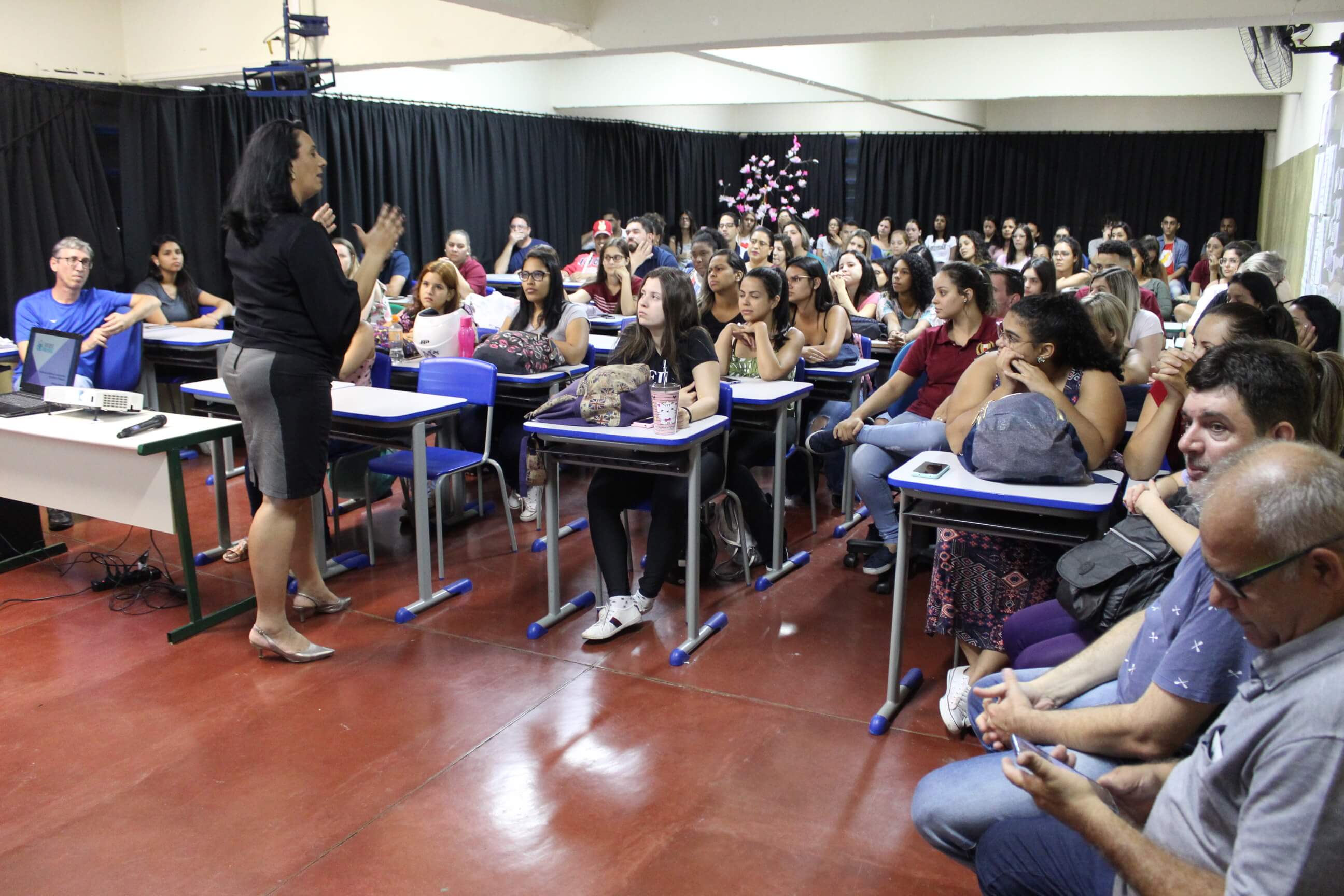 Secretaria de Políticas Públicas para Mulheres: palestra com a temática “violência doméstica e o reflexo nas relações de trabalho”