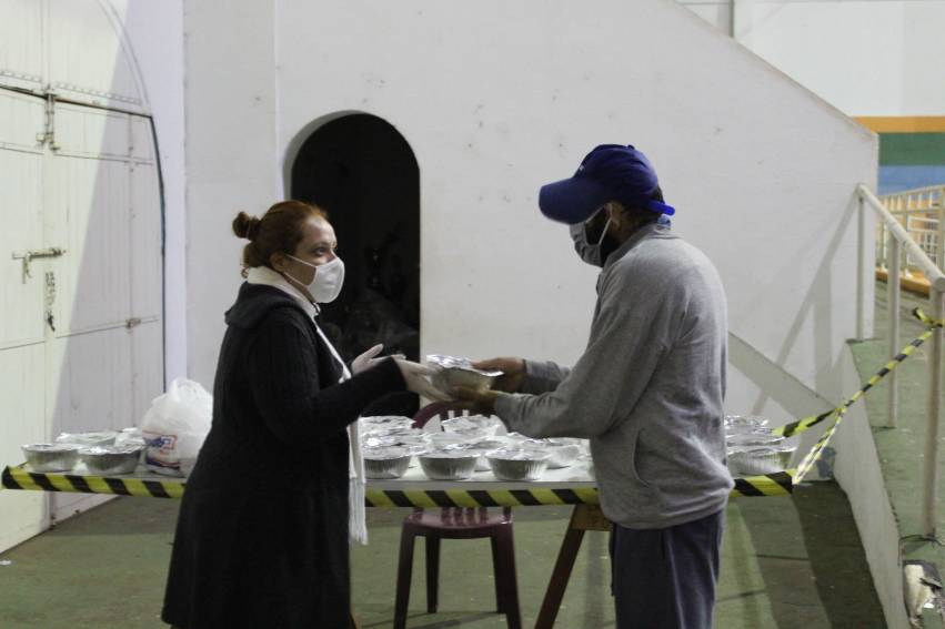 Acolhimento temporário para pessoas em situação de rua: três refeições diárias
