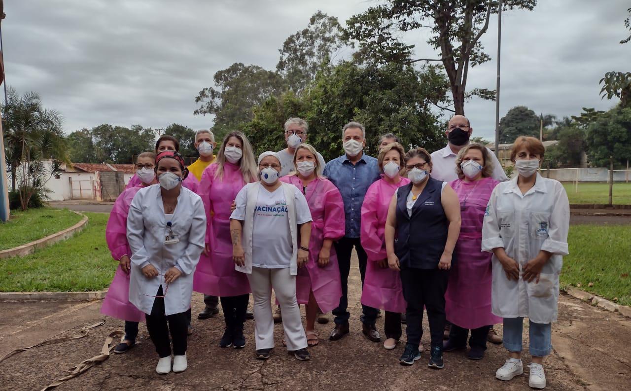 PREFEITO IVAN CASSARO ACOMPANHA VACINAÇÃO DE IDOSOS