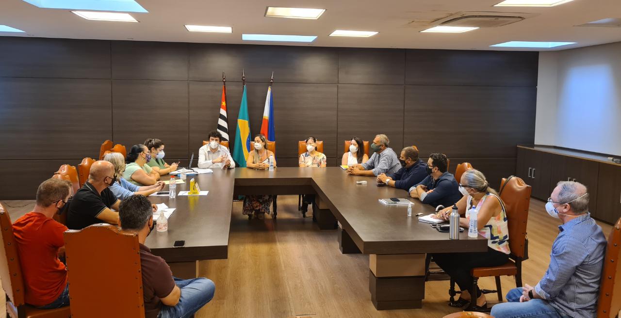 MESMO COM QUEDA DE CASOS DE COVID-19 RESTRIÇÃO CONTINUA