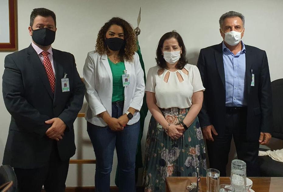 GOVERNO DIZ QUE NÃO VAI FALTAR MEDICAMENTOS PARA INTUBAÇÃO