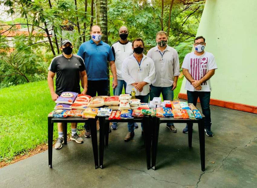 GAMERS DOAM ALIMENTOS À FAMÍLIAS CARENTES