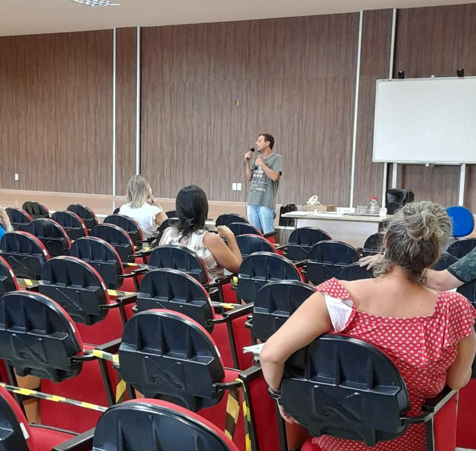 SECRETARIA MUNICIPAL DE EDUCAÇÃO SE REÚNE COM GESTORES DA REDE MUNICIPAL PARA O VOLTA ÀS AULAS PRESENCIAIS