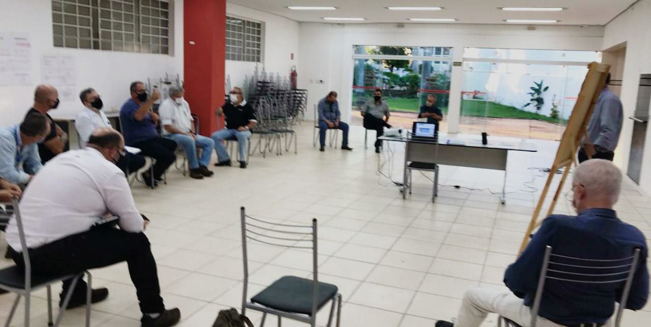 SECRETARIA SE REÚNE COM CONSELHO ECONÔMICO