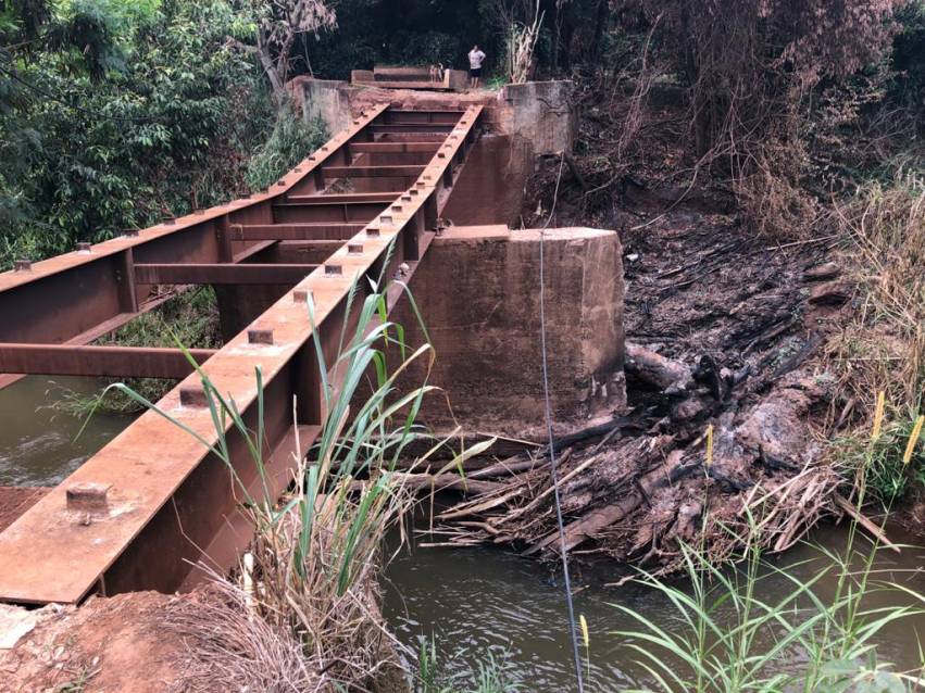 PONTE DO BANHARÃO: ESTRUTURA DE APOIO ESTÁ COMPROMETIDA