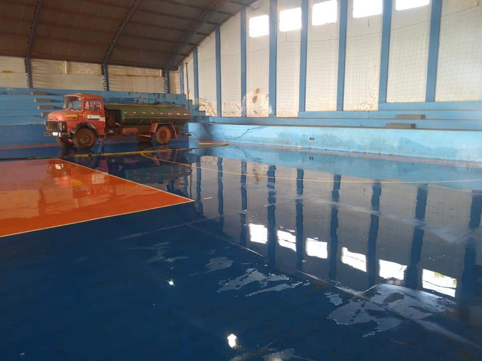 GINÁSIO GERALDO LOPES EM POTUNDUVA PASSA POR LIMPEZA