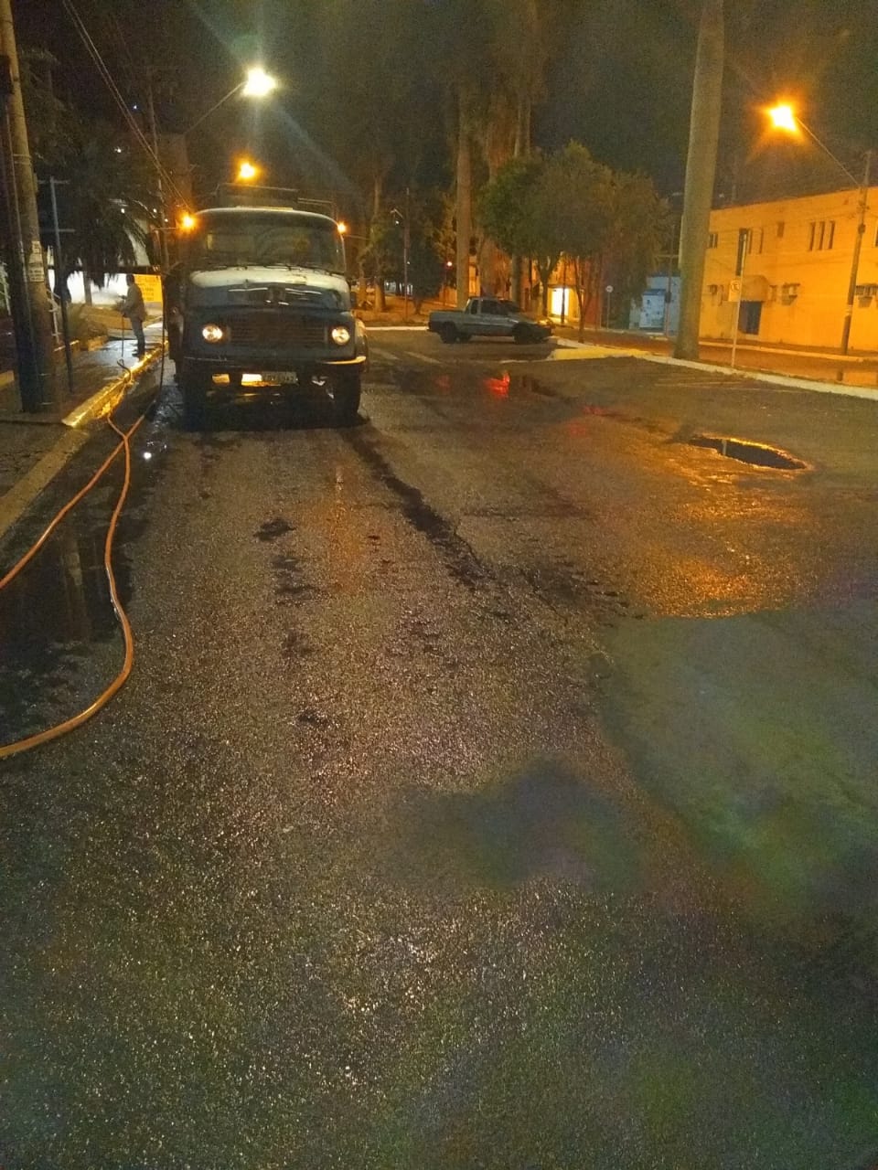 ÁREA DO PRONTO ATENDIMENTO PASSA POR HIGIENIZAÇÃO