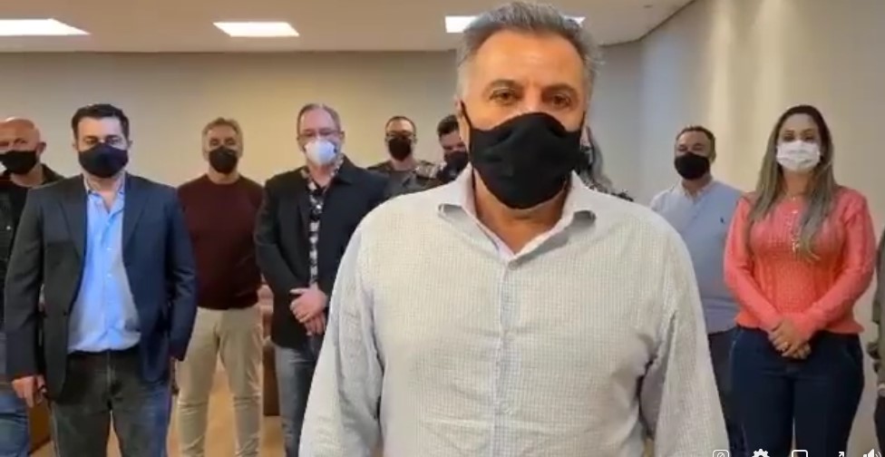 Prefeito se reúne com representantes do comércio