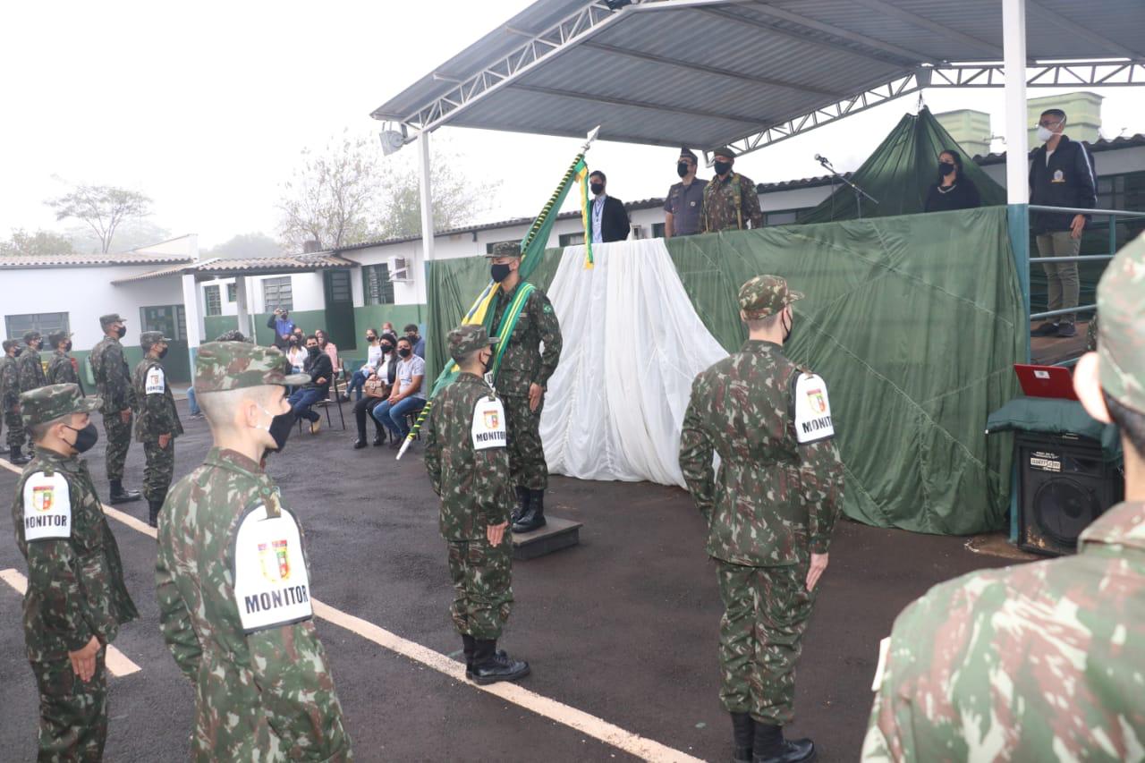 PREFEITURA PARTICIPA DE ENTREGA DE BRAÇAL NO TIRO DE GUERRA