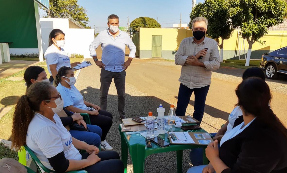 PREFEITO VISITA PONTOS DE VACINAÇÃO DRIVE-THRU