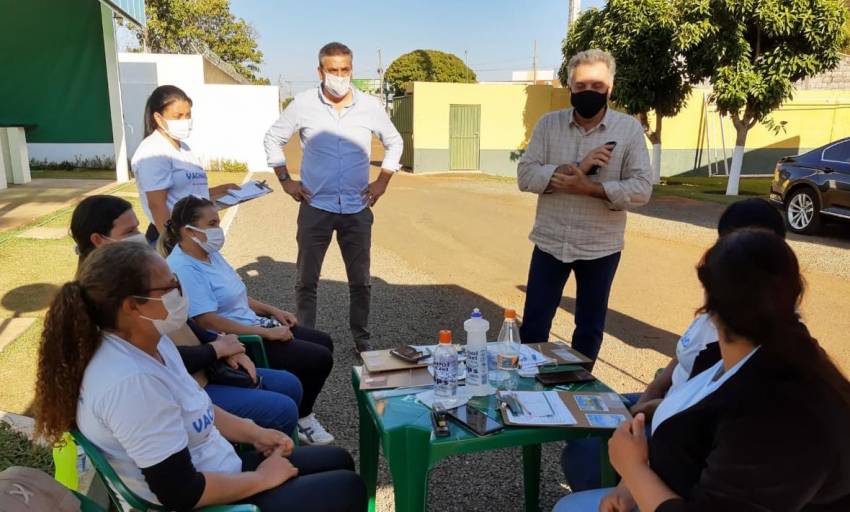 PREFEITO VISITA PONTOS DE VACINAÇÃO DRIVE-THRU