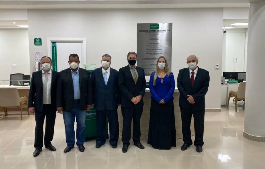 PREFEITURA PARTICIPA DE SOLENIDADE DE ENTREGA DO HOSPITAL DA UNIMED