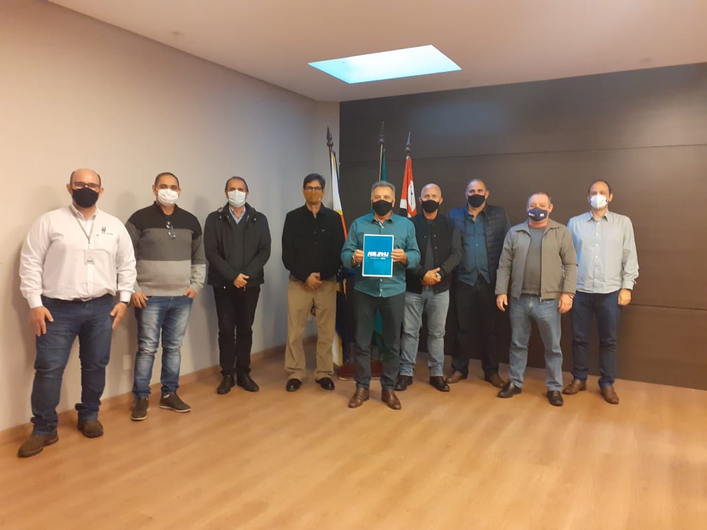 PREFEITO RECEBE PROPOSTA DE PLANO DE RETOMADA ECONÔMICA