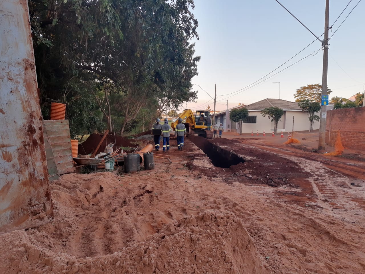 PREFEITURA PARALISA OBRA APÓS CONSTATAR IRREGULARIDADES