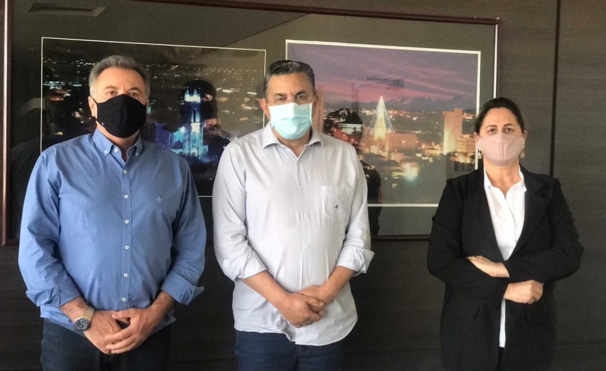 PREFEITO IVAN CASSARO RECEBE VISITA DO DEPUTADO GILMACI SANTOS