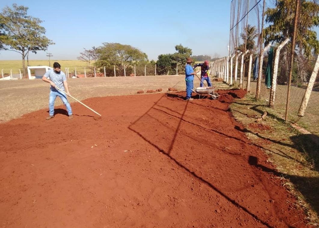 SERVIÇOS EM POTUNDUVA: REFORMA DO CAMPO E RECUPERAÇÃO DE ESTACIONAMENTO
